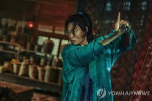 [박스오피스] &apos;외계+인&apos; 2부 첫 주말 1위이지만 48만명 그쳐