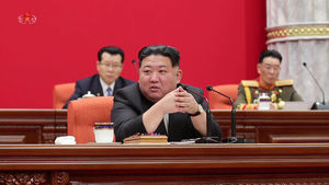 북한 김정은 "헌법에 &apos;대한민국 제1적대국·불변의 주적&apos; 명기"