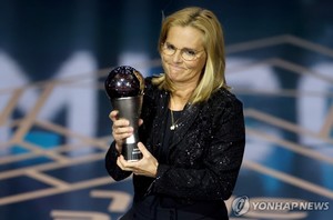 FIFA 감독상만 4회 비흐만, 잉글랜드 여자대표팀과 4년 더