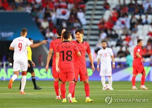 [아시안컵] 골 맛 본 이강인·황인범, 조별리그 1차전 베스트 11 선정