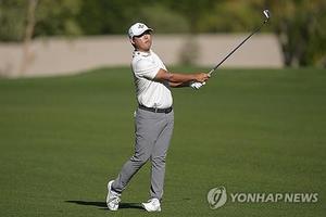 &apos;6연속 버디 &apos; 김시우, 3년 만의 PGA투어 우승컵 탈환 파란불(종합)