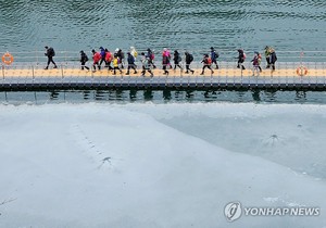 철원 한탄강 얼음 트래킹 축제 성료…9일간 18만여명 방문