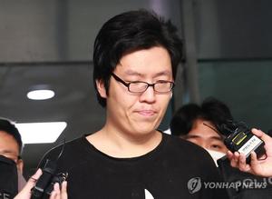 &apos;신림 등산로 살인&apos; 최윤종, 1심 무기징역…法 "사회서 영구 격리"