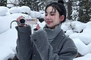 에스파 카리나, 일본 삿포로 휴가 사진 공개…눈부신 설원 위 여신