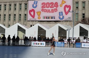 서울광장 스케이트장 개장 33일만에 방문객 10만명 돌파