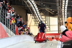 [청소년올림픽] 봅슬레이 소재환, 남자 모노봅 금메달…한국 썰매 사상 첫 입상