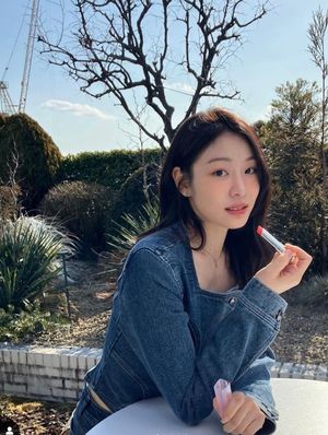 김연아, 더 예뻐졌네…청순 미모 &apos;감탄&apos;[★핫픽]