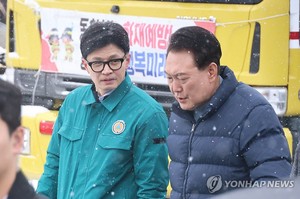 &apos;사퇴 칼바람&apos; 버틴 한동훈, 이준석·김기현과 왜 달랐나