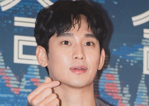 배우 김수현, ‘유퀴즈’로 7년 만 유재석과 재회…“3월 중 방송” (공식입장)