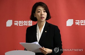 국민의힘 배현진, 15살 주장 괴한에 피습…"신원확인후 돌로 머리 가격"