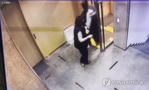 짧은 순간 머리만 노렸다…국민의힘 배현진 의원 피습, 현장 CCTV 보니