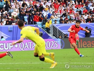 [아시안컵] &apos;참사&apos; 될 뻔한 졸전…패배 막은 &apos;AG 듀오&apos; 이강인·정우영