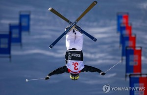 [청소년올림픽] 이윤승, 프리스타일 스키 남자 듀얼모굴 금메달