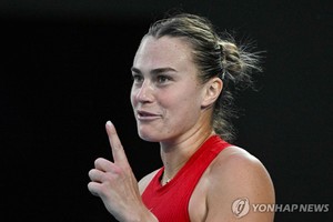사발렌카, 호주오픈 테니스 여자 단식 2연패…무실 세트 우승