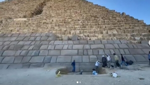 "벽지를 바르는 건 어때"…논란 휩싸인 이집트 피라미드 복원