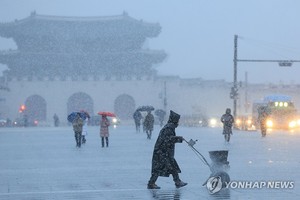 오전에 비 그치고 종일 흐려…출근길 어제보다 &apos;쌀쌀&apos;(오늘 날씨 예보)