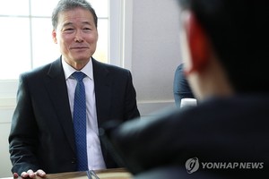 김영호 장관, 北장기억류자 가족과 설떡국…"잊지않고 송환노력"