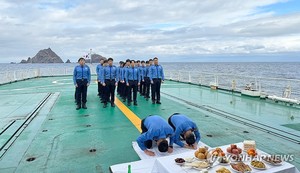 독도경비함에서 지내는 함상 차례…해양영토 주권수호 다짐