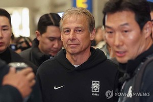 &apos;아시안컵 4강 탈락&apos; 축구 대표팀 귀국…3월 월드컵 예선 준비(종합)