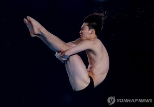 신정휘, 남자 다이빙 10ｍ 준결승 진출…올림픽행 사실상 확정