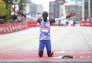 &apos;꿈의 서브 2&apos;에 도전하던 마라톤 세계기록 보유자 키프텀 사망(종합)