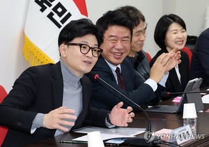 與, 영화 &apos;건국전쟁&apos; 관람인증 릴레이…한동훈도 관람