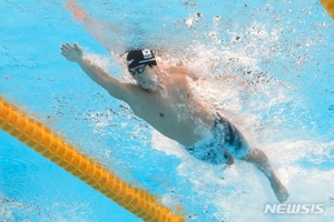 황선우, 자유형 200m 금메달…세계선수권 3연속 메달