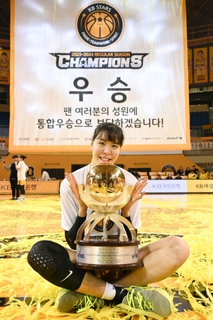 여자농구 압도적 MVP 박지수 "올해가 제 최고의 시즌"