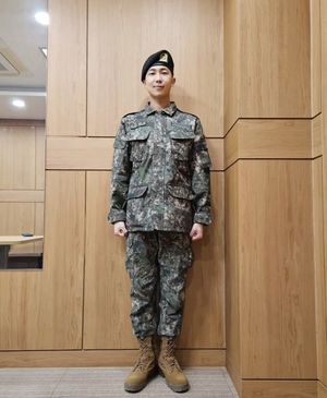 방탄소년단 RM, 군악대 근황…제복 입고 늠름 자태