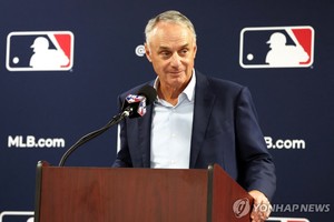 MLB 맨프레드 커미셔너, 임기 마치는 2029년 1월 은퇴