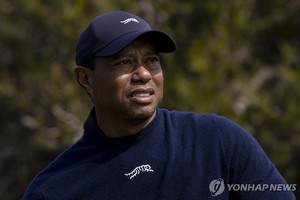 감기가 망친 &apos;골프 황제&apos;의 복귀전…안도 속 불안감은 여전