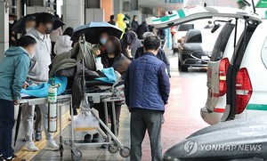 전공의 사직 1만명 넘고, 결근자는 9천명 넘어서 약 72.3%