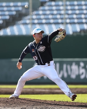 두산, 일본 세이부와 4-4…신인 김태연 시속 151㎞