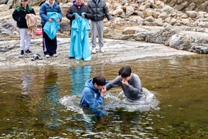 1박 2일 大활약한 이찬원...팬 사인회 대결부터 흥겨운 노래, 인생 첫 입수까지 예능감 폭발