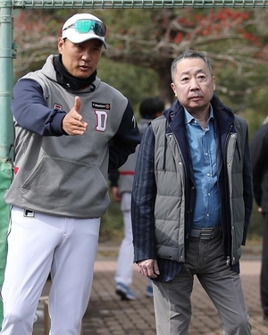 박정원 두산 베어스 구단주, 일본 미야자키 찾아 선수단 격려