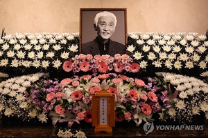 &apos;만년과장&apos; 애환 연기하고 떠난 오현경…"아흔 앞두고 연극 열정"