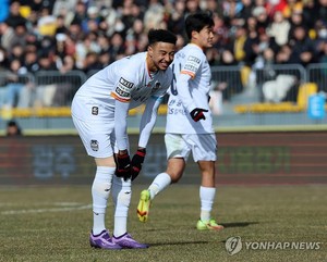 린가드의 K리그 데뷔 소감…"경기장에 돌아올 수 있어 감사해"