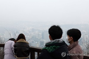 전국 미세먼지로 뒤덮여 &apos;매캐&apos;…내일 경칩 맞춰 봄비 오며 해소(오늘 날씨 예보)