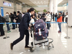 &apos;스프링캠프 종료&apos; 롯데, 평가전서 선발 박세웅·반즈 시험