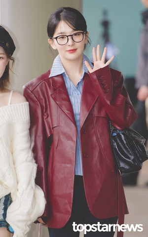 레드벨벳(Red Velvet) 슬기, ‘안경 슬기 불패 비주얼’ (김포공항 출국) [HD포토]