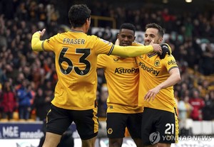 황희찬 공백에도 울버햄프턴, 풀럼에 2-1 승리로 EPL 8위 진격