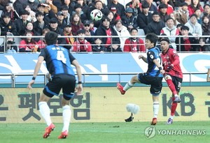 &apos;5만 관중 신기록&apos; 서울, 인천과 0-0 무승부…솟구친 린가드 슛(종합)