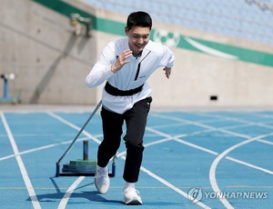 &apos;실외&apos;로 나온 우상혁 "파리올림픽 메달, 무조건 가지고 옵니다"