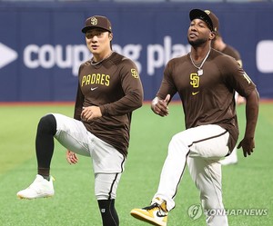 다저스-키움전 본 김하성 "2안타 친 송성문, MLB 와야겠는데요?"