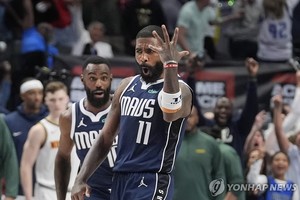 어빙, 6.5ｍ 거리서 왼손 플로터…NBA 댈러스, 덴버에 역전승