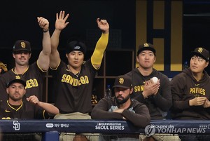 샌디에이고, 난타전 끝 다저스에 설욕…MLB 서울시리즈 1승 1패