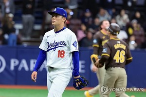 &apos;최악의 MLB 데뷔전&apos; 다저스 야마모토 "패배 책임감…시즌 길다"(종합)