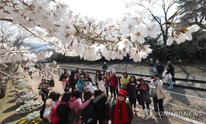 밤사이 전국에 비…제주·남해안은 주말에도 강수(내일 날씨 예보)