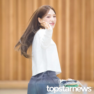 레드벨벳 웬디, ‘햇살 안녕’ (청하의 볼륨을 높여요 출근길) [HD포토]