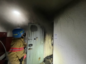 수원 아파트 10층서 불…1명 심정지·200여명 대피